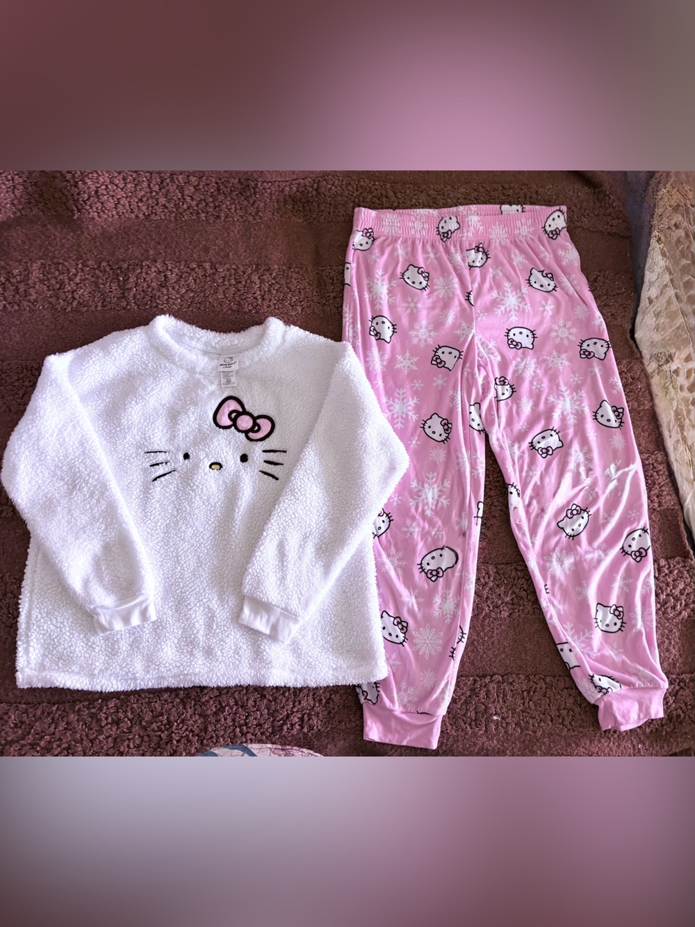 Hello Kitty White Fleece Top with Pink Printed Pajama Pants